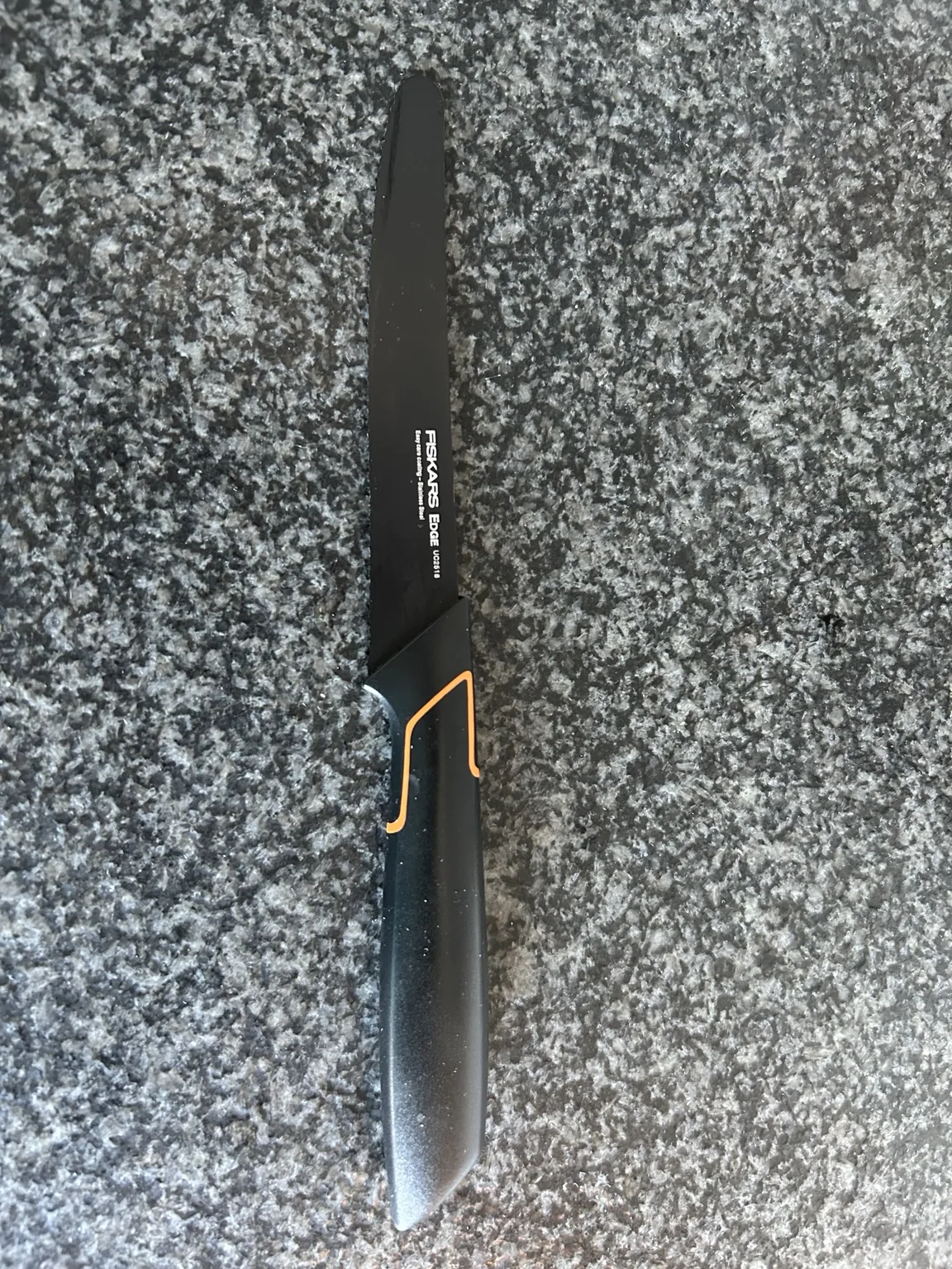 Fiskars tomatkniv med svart handtag